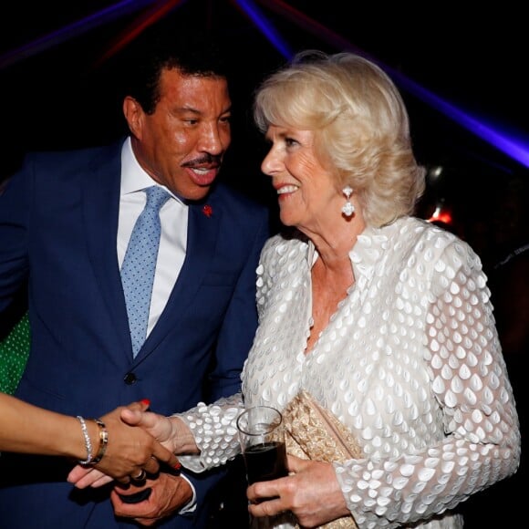 Camilla Parker Bowles, duchesse de Cornouailles, avec Lisa Parigi, Lionel Richie et Sir Tom Jones assistent à une réception à la résidence du Premier ministre au palais Ilaro Court à Bridgetown, la Barbade, le 19 mars 2019.