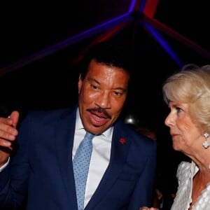 Camilla Parker Bowles, duchesse de Cornouailles, avec Lisa Parigi, Lionel Richie et Sir Tom Jones assistent à une réception à la résidence du Premier ministre au palais Ilaro Court à Bridgetown, la Barbade, le 19 mars 2019.