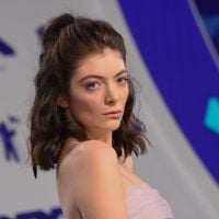 Lorde secrètement fiancée à Justin Warren ? La bague qui sème le doute