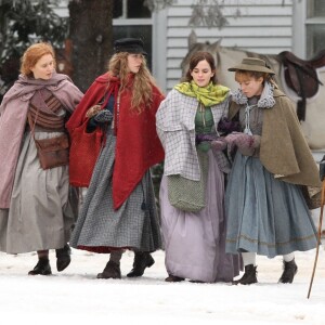 Exclusif - Emma Watson, Florence Pugh, Saoirse Ronan et Eliza Scanlen sur le tournage du film Little Women (Quatre Filles du Docteur March) dans les rues d'Haward. Le 5 novembre 2018