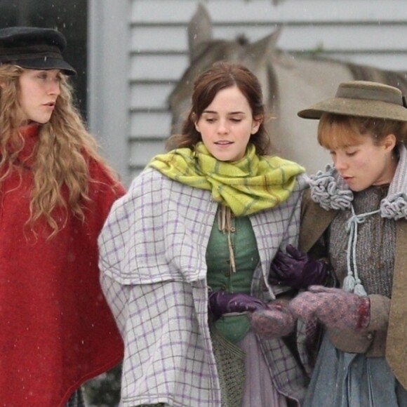 Exclusif - Emma Watson, Florence Pugh, Saoirse Ronan et Eliza Scanlen sur le tournage du film Little Women (Quatre Filles du Docteur March) dans les rues d'Haward. Le 5 novembre 2018
