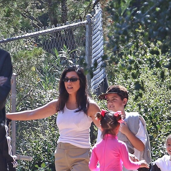 Kourtney Kardashian avec ses enfants Penelope, Mason et Reign Disick - Les célébrités ont assisté à la messe dominicale en musique de Kanye West à Los Angeles. Le 24 mars 2019.