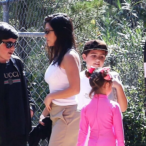 Kourtney Kardashian avec ses enfants Penelope, Mason et Reign Disick - Les célébrités ont assisté à la messe dominicale en musique de Kanye West à Los Angeles. Le 24 mars 2019.