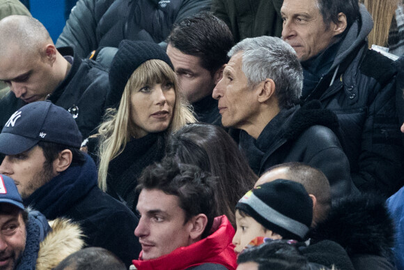 Nagui et sa femme Mélanie Page - People assistent au match des éliminatoires de l'Euro 2020 entre la France et l'Islande au Stade de France à Saint-Denis le 25 mars 2019. La france a remporté le match sur le score de 4-0.