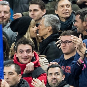 Semi-exclusif - Emmanuel Levy dit Manu Levy, Leïla Kaddour-Boudadi, le chanteur Vianney et sa compagne Catherine Robert, Valérie Bègue (Miss France 2008), Nagui et sa femme Melanie Page - People assistent au match des éliminatoires de l'Euro 2020 entre la France et l'Islande au Stade de France à Saint-Denis le 25 mars 2019. La france a remporté le match sur le score de 4-0.