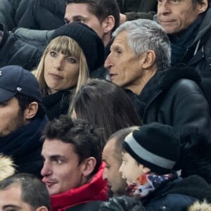 Le chanteur Vianney (Vianney Bureau) et sa compagne Catherine Robert, Nagui et sa femme Mélanie Page, Leïla Kaddour-Boudadi - People assistent au match des éliminatoires de l'Euro 2020 entre la France et l'Islande au Stade de France à Saint-Denis le 25 mars 2019. La france a remporté le match sur le score de 4-0.