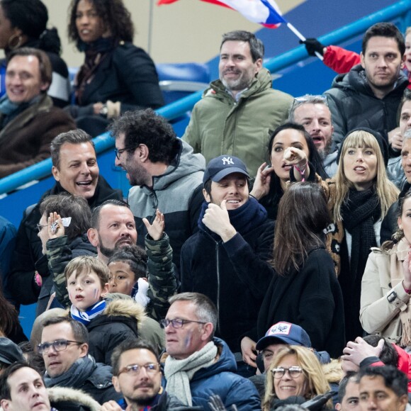 Bruno Solo, Jean-Roch, Emmanuel Levy dit Manu Levy, Vianney et sa compagne Catherine Robert, Valérie Bègue (Miss France 2008), Nagui et sa femme Mélanie Page - People assistent au match des éliminatoires de l'Euro 2020 entre la France et l'Islande au Stade de France à Saint-Denis le 25 mars 2019. La france a remporté le match sur le score de 4-0.