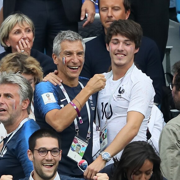 Nagui et Dylan Deschamps dans les tribunes lors du match de quart de finale de la Coupe du Monde Russia2018 "France - Uruguay (FIFA World Cup Russia2018)" au stade Nijni Novgorod. La France a gagné 2-0 et rencontrera la Belgique en demi-finale. Russie, le 6 juillet 2018. © Cyril Moreau/Bestimage