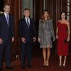 Le roi Felipe VI d'Espagne, le président de la Nation d'Argentine Mauricio Macri, sa femme la première dame d'Argentine Juliana Awada et la reine Letizia d'Espagne lors d'une réception en l'honneur du président argentin à l'hôtel Four Seasons de Buenos Aires, Argentine le 26 mars 2019.
