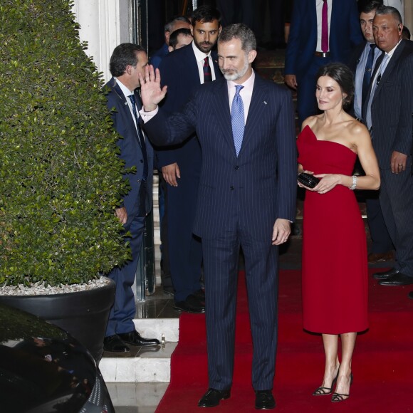 Le roi Felipe VI et la reine Letizia d'Espagne lors d'une réception en l'honneur du président argentin à l'hôtel Four Seasons de Buenos Aires, Argentine le 26 mars 2019.