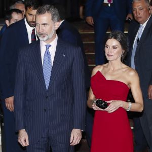 Le roi Felipe VI et la reine Letizia d'Espagne lors d'une réception en l'honneur du président argentin à l'hôtel Four Seasons de Buenos Aires, Argentine le 26 mars 2019.