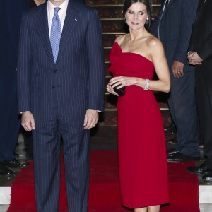 Le roi Felipe VI et la reine Letizia d'Espagne lors d'une réception en l'honneur du président argentin à l'hôtel Four Seasons de Buenos Aires, Argentine le 26 mars 2019.