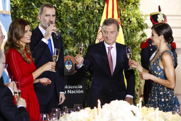 Le roi Felipe VI et la reine Letizia d'Espagne, le président argentin Mauricio Macri et sa femme Juliana Awada - Le couple royal d'Espagne lors du dîner de gala en leur honneur au Centre culturel Kirchner à Buenos Aires. Le 25 mars 2019.