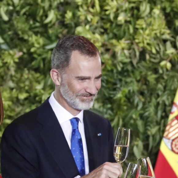 Le roi Felipe VI et la reine Letizia d'Espagne, le président argentin Mauricio Macri et sa femme Juliana Awada - Le couple royal d'Espagne lors du dîner de gala en leur honneur au Centre culturel Kirchner à Buenos Aires. Le 25 mars 2019.