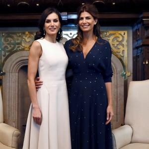 La reine Letizia d'Espagne et Juliana Awada, la femme du président de l'Argentine, lors de la cérémonie d'accueil du couple royal à Buenos Aires le 25 mars 2019.