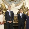 La reine Letizia d'Espagne, le roi Felipe VI, Mauricio Macri, président de l'Argentine, sa femme Juliana Awada lors de la cérémonie d'accueil du couple royal espagnol en visite en Argentine à Buenos Aires le 25 mars 2019.