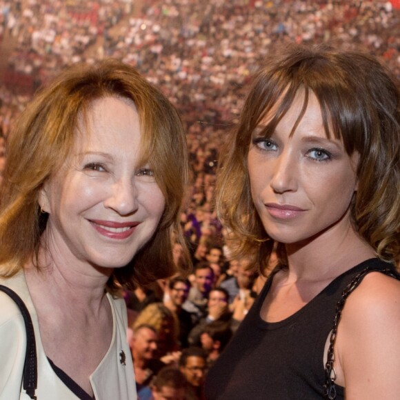 Exclusif - Nathalie Baye et sa fille Laura Smet - People au concert de Johnny Hallyday au POPB de Bercy a Paris - Jour 2. Le 15 juin 2013