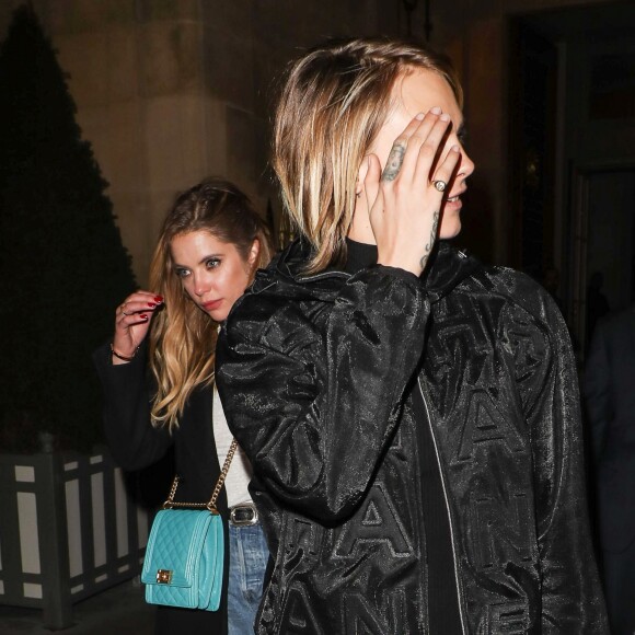 Cara Delevingne et sa compagne Ashley Benson - Les célébrités arrivent à l'after Party Louis Vuitton à l'hôtel Crillon à Paris le 5 mars 2019