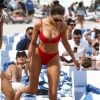 Olivia Culpo et Devon Windsor profitent d'un après-midi ensoleillé sur la plage de Miami, le 28 mars 2019.