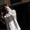 Kim Kardashian arrive chez Hermès à Paris le 25 mars 2019.