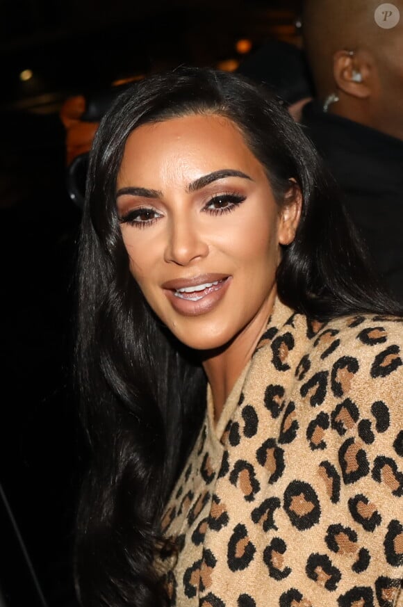 Kim Kardashian quitte le restaurant Ferdi pour se rendre au Costes, à Paris le 5 Mars 2019 ©Cyril Moreau/BestImage
