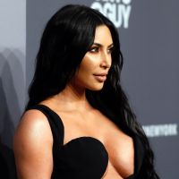 Kim Kardashian : Sculpturale dans la mini-robe mythique de Naomi Campbell