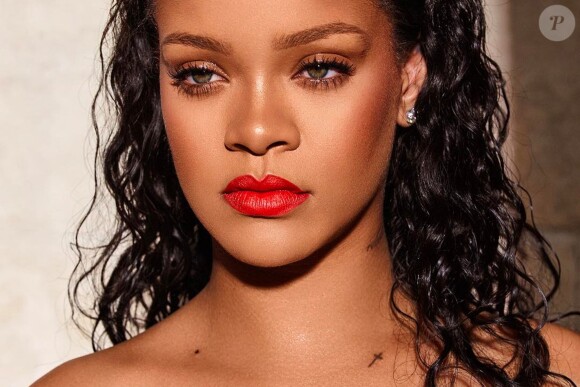 Rihanna pose pour annoncer la sortie d'une nouvelle gamme de 10 nouveaux rouges à levres "Mattemoiselle" Fenty-Beauty. Le 17 décembre 2018 à New York.