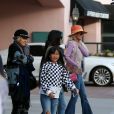 Semi-exclusif - Laeticia Hallyday est allée déjeuner avec ses filles Jade et Joy, sa mère Françoise Thibault et la compagne de son frère, Maryline Issartier au restaurant Ivy à Santa Monica le 9 mars 2019.