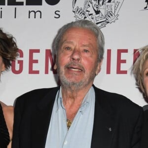 Anne Le Nen, Alain Delon et Muriel Robin - Avant-première du film "Des gens bien" au cinéma Gaumont-Opéra à Paris le 2 avril 2019. © Coadic Guirec/Bestimage