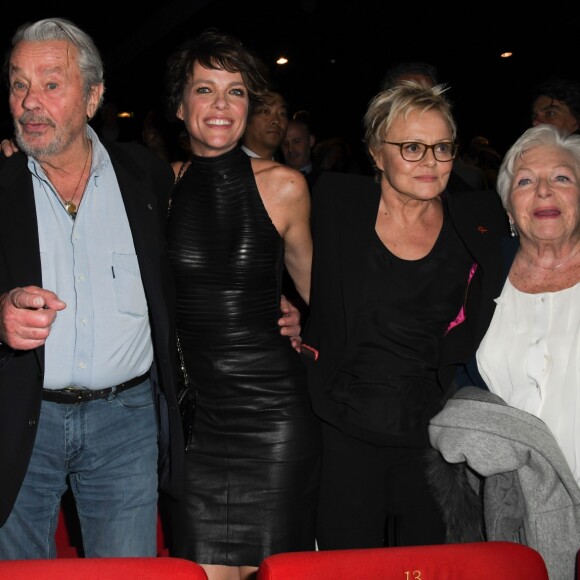 Michel Bouquet, Alain Delon, Anne Le Nen avec sa compagne Muriel Robin et Line Renaud - Avant-première du film "Des gens bien" au cinéma Gaumont-Opéra à Paris le 2 avril 2019. © Coadic Guirec/Bestimage