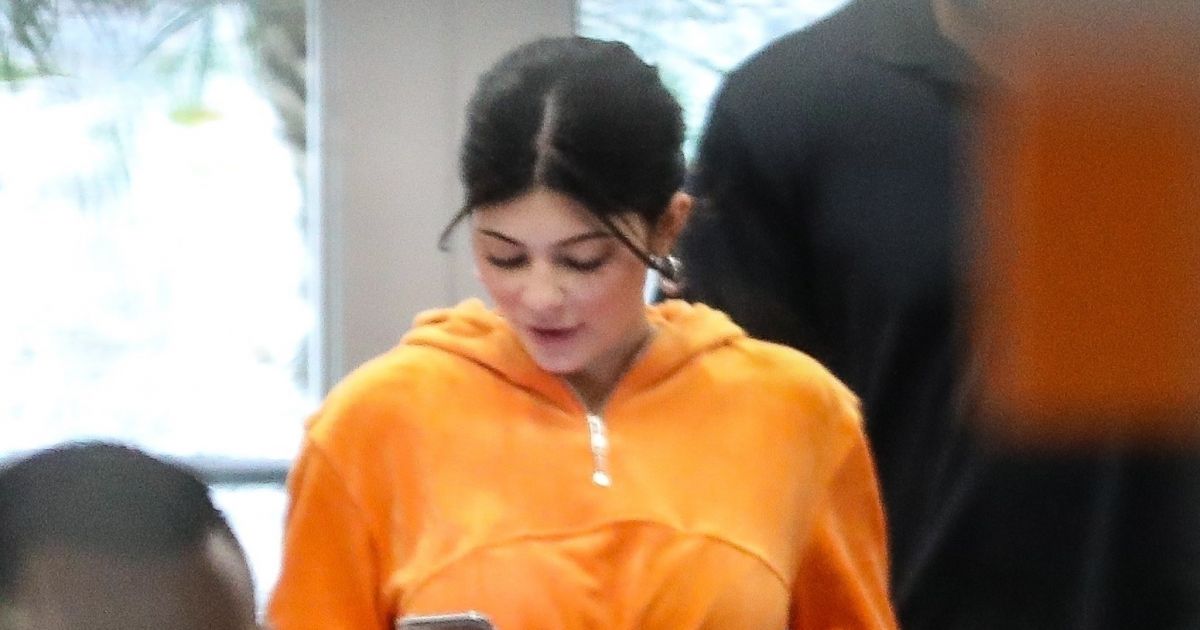 Exclusif Kylie Jenner arrive de ses gardes du corps à un rendezvous médical au