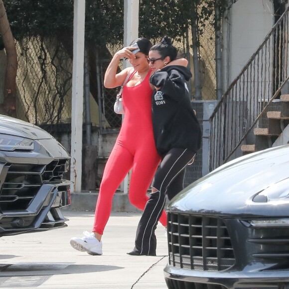 Kylie Jenner est allée déjeuner avec une amie au restaurant Fresh Corn Grill à West Hollywood, le 3 avril 2019.