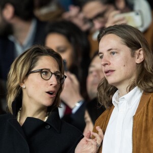 Maud Fontenoy et Pierre Sarkozy - Célébrités dans les tribunes du parc des princes lors du match de football de ligue 1, Paris Saint-Germain (PSG) contre Strasbourg à Paris le 7 avril 2019. Le match s'est soldé par un match nul 2-2.