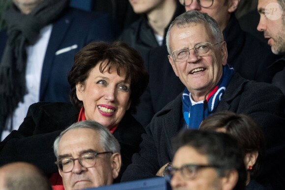 Roselyne Bachelot et un ami Pascal Boniface - Célébrités dans les tribunes du parc des princes lors du match de football de ligue 1, Paris Saint-Germain (PSG) contre Strasbourg à Paris le 7 avril 2019. Le match s'est soldé par un match nul 2-2.