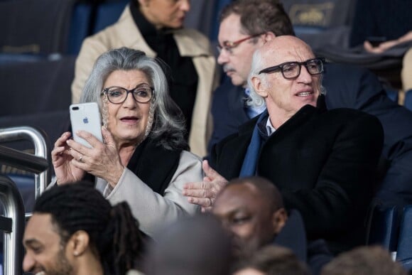 Carlos Bianchi et sa femme Margaret Mary Pilla - Célébrités dans les tribunes du parc des princes lors du match de football de ligue 1, Paris Saint-Germain (PSG) contre Strasbourg à Paris le 7 avril 2019. Le match s'est soldé par un match nul 2-2.