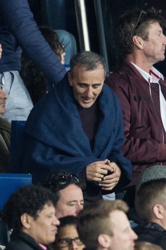 Elie Semoun - Célébrités dans les tribunes du parc des princes lors du match de football de ligue 1, Paris Saint-Germain (PSG) contre Strasbourg à Paris le 7 avril 2019. Le match s'est soldé par un match nul 2-2.