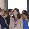 La reine Letizia d'espagne visite l'école de gravure et de graphisme de la Monnaie royale à Madrid le 8 avril 2019.