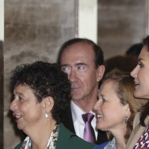 La reine Letizia d'espagne visite l'école de gravure et de graphisme de la Monnaie royale à Madrid le 8 avril 2019.
