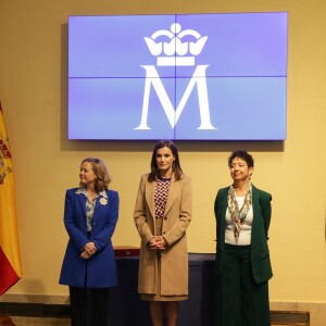 La reine Letizia d'Espagne visite l'école royale de gravure et de design pour la remise du prix "Tomas Francisco Prieto" et la promotion 7 du master en gravure et graphisme à Madrid le 8 avril 2019.