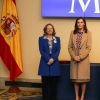 La reine Letizia d'Espagne visite l'école royale de gravure et de design pour la remise du prix "Tomas Francisco Prieto" et la promotion 7 du master en gravure et graphisme à Madrid le 8 avril 2019.