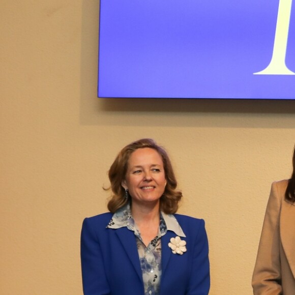 La reine Letizia d'Espagne visite l'école royale de gravure et de design pour la remise du prix "Tomas Francisco Prieto" et la promotion 7 du master en gravure et graphisme à Madrid le 8 avril 2019.