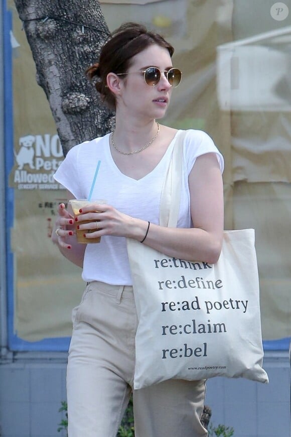 Exclusif - Emma Roberts est allée prendre le petit-déjeuner avec Darren Criss et sa femme Mia Swier à Los Angeles, le 8 avril 2019.