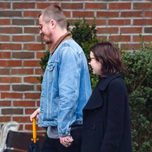 Exclusif - Emma Roberts et son nouveau compagnon Garrett Hedlund se promènent dans les rues de New York puis se rendent dans un hôtel le 31 mars 2019.