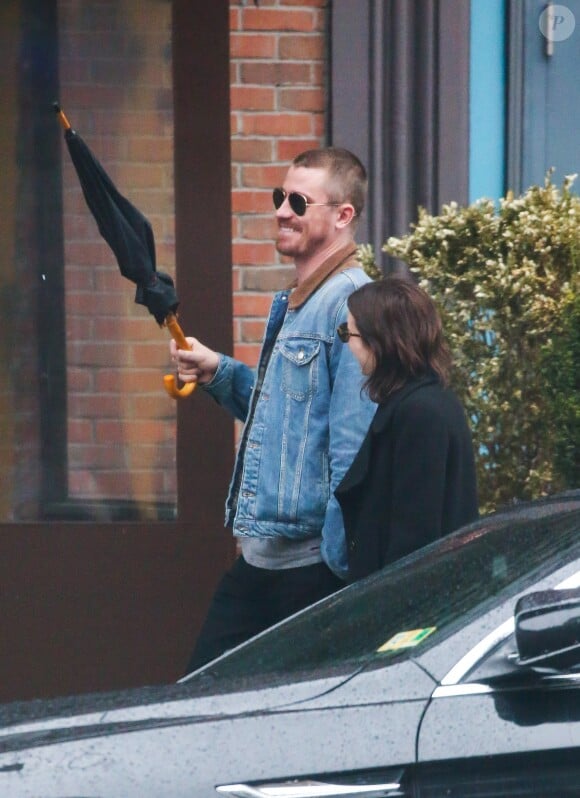 Exclusif - Emma Roberts et son nouveau compagnon Garrett Hedlund se promènent dans les rues de New York puis se rendent dans un hôtel le 31 mars 2019.