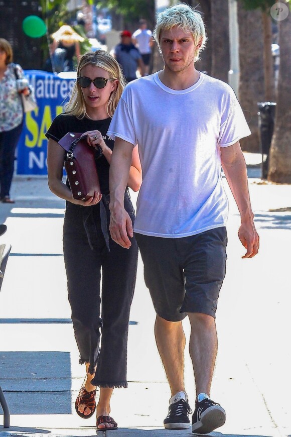 Emma Roberts et Evan Peters à Los Angeles, le 4 août 2018.
