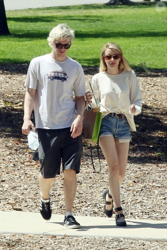 Exclusif - Emma Roberts et Evan Peters à Los Angeles, le 2 septembre 2018.