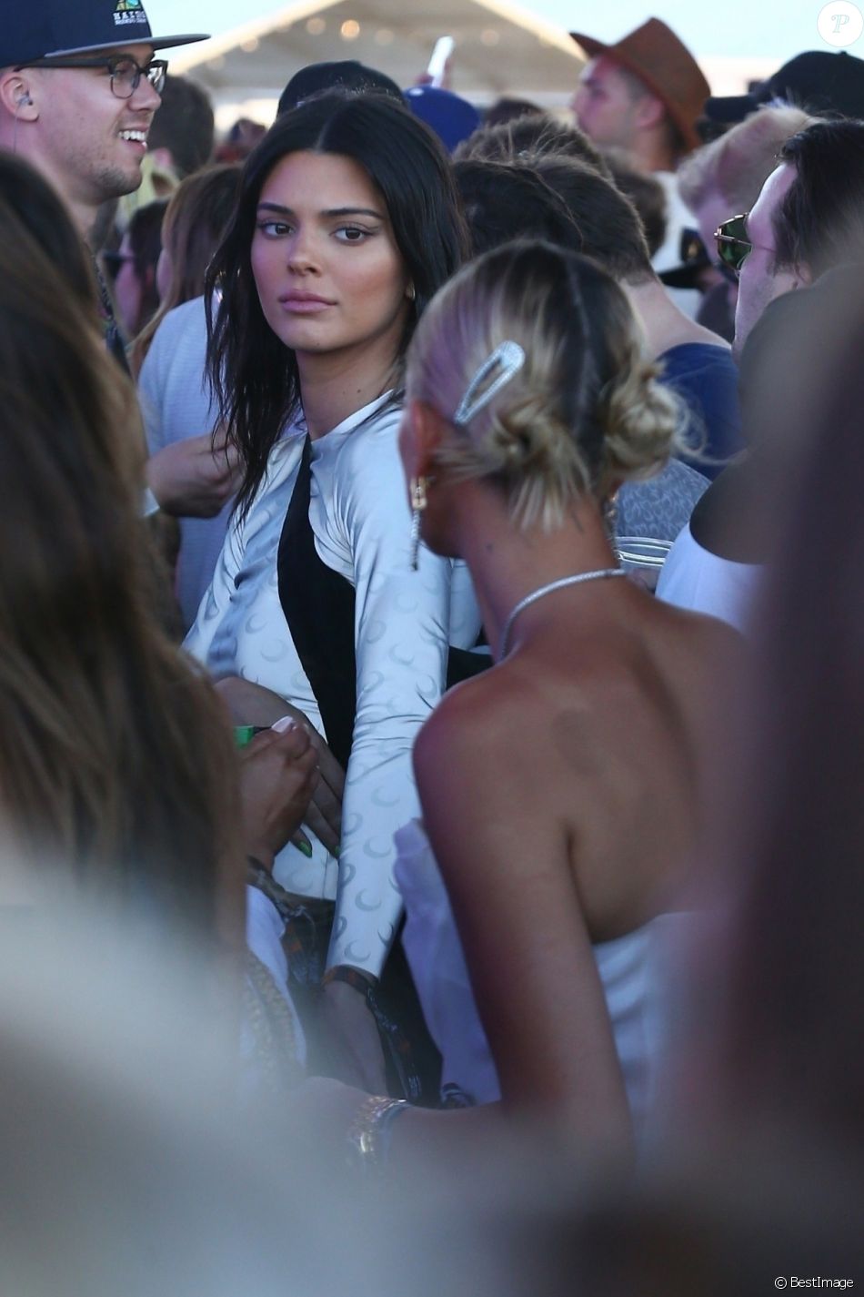 Exclusif , Kendall Jenner et Hailey Baldwin lors du concert de Jaden et Willow Smith au