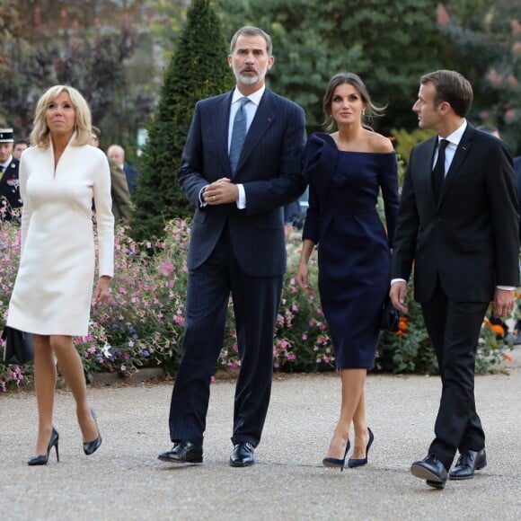 Le roi Felipe VI et la reine Letizia d'Espagne avec Brigitte et Emmanuel Macron à Paris le 5 octobre 2018 lors de la visite de l'exposition Miro au Grand Palais. © Dominique Jacovides / Bestimage