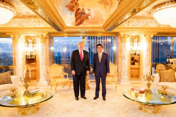 Le président Donald Trump rencontre le premier ministre japonais Abe Shinzo à la Trump Tower à New York le 23 Septembre 2018.
