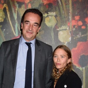Olivier Sarkozy et Mary-Kate Olsen lors d'une vente aux enchères Sotheby organisée à New York le 11 octobre 2017.